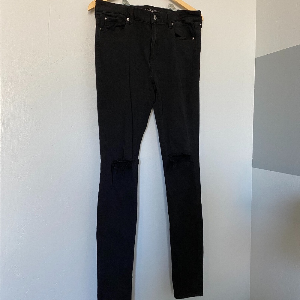 Black ripped skinny jeans